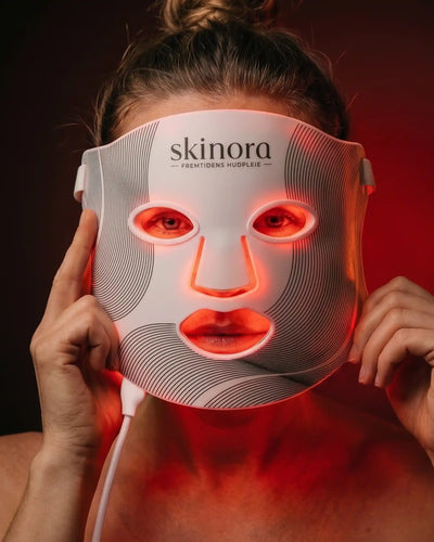 Skinora Radiance Face LED maske i bruk