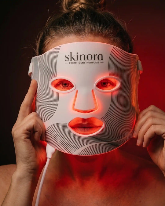 Skinora Radiance Face LED maske i bruk