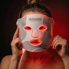 Skinora Radiance Face LED maske i bruk