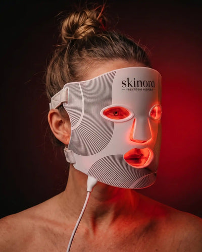 Skinora Radiance Face LED maske i bruk