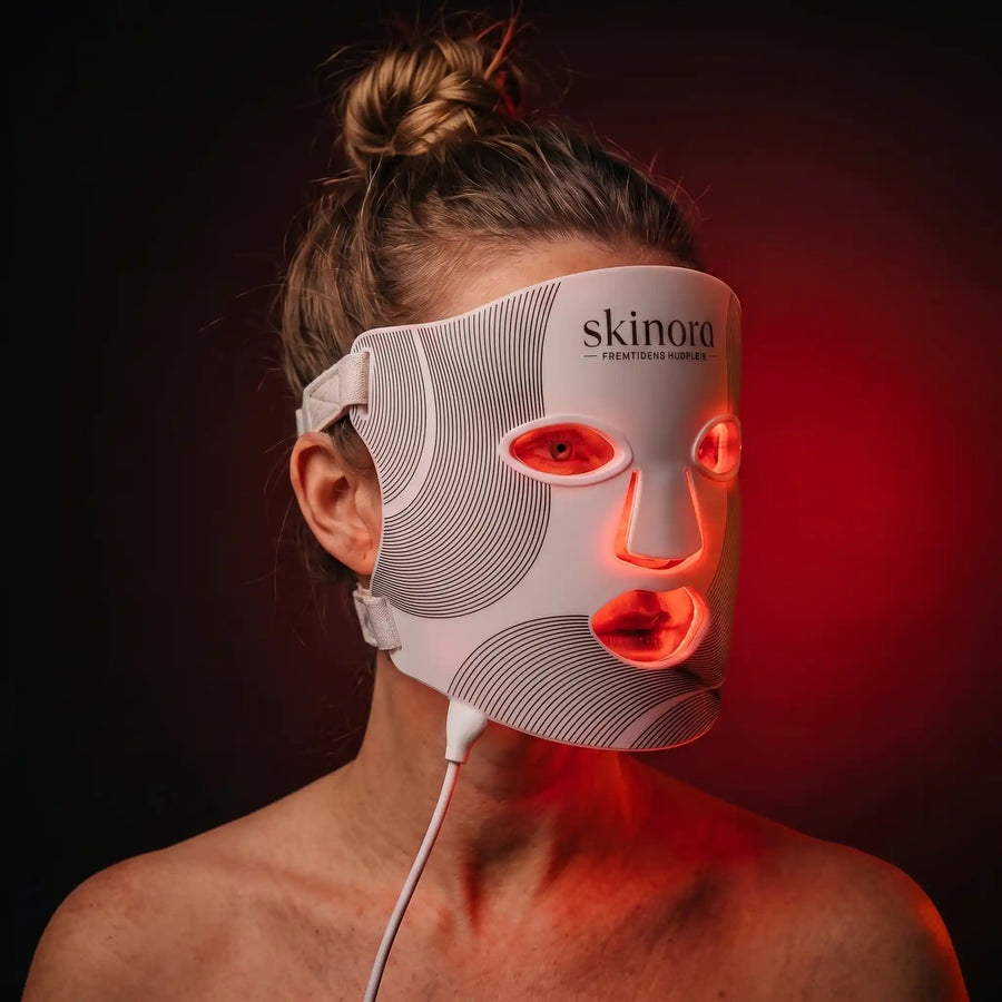 Skinora Radiance Face LED maske i bruk LED light therapy device