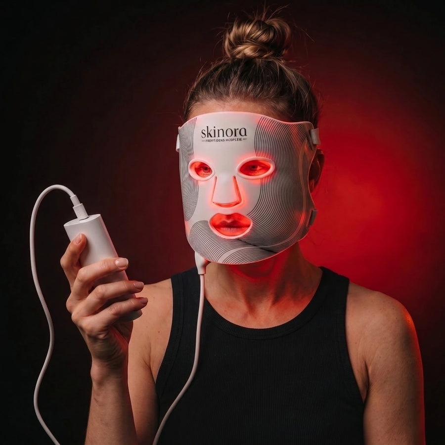 Skinora Radiance Face LED maske i bruk LED light therapy device